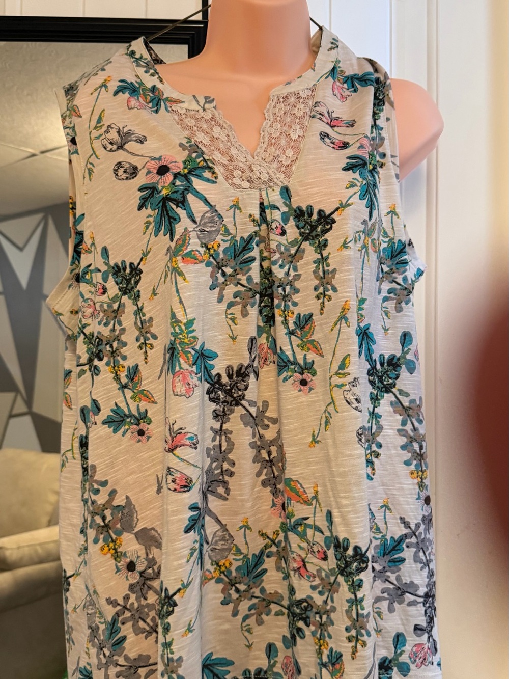 cleo Floral Lace-Trim Sleeveless Camisole in Cream, Teal and Pink